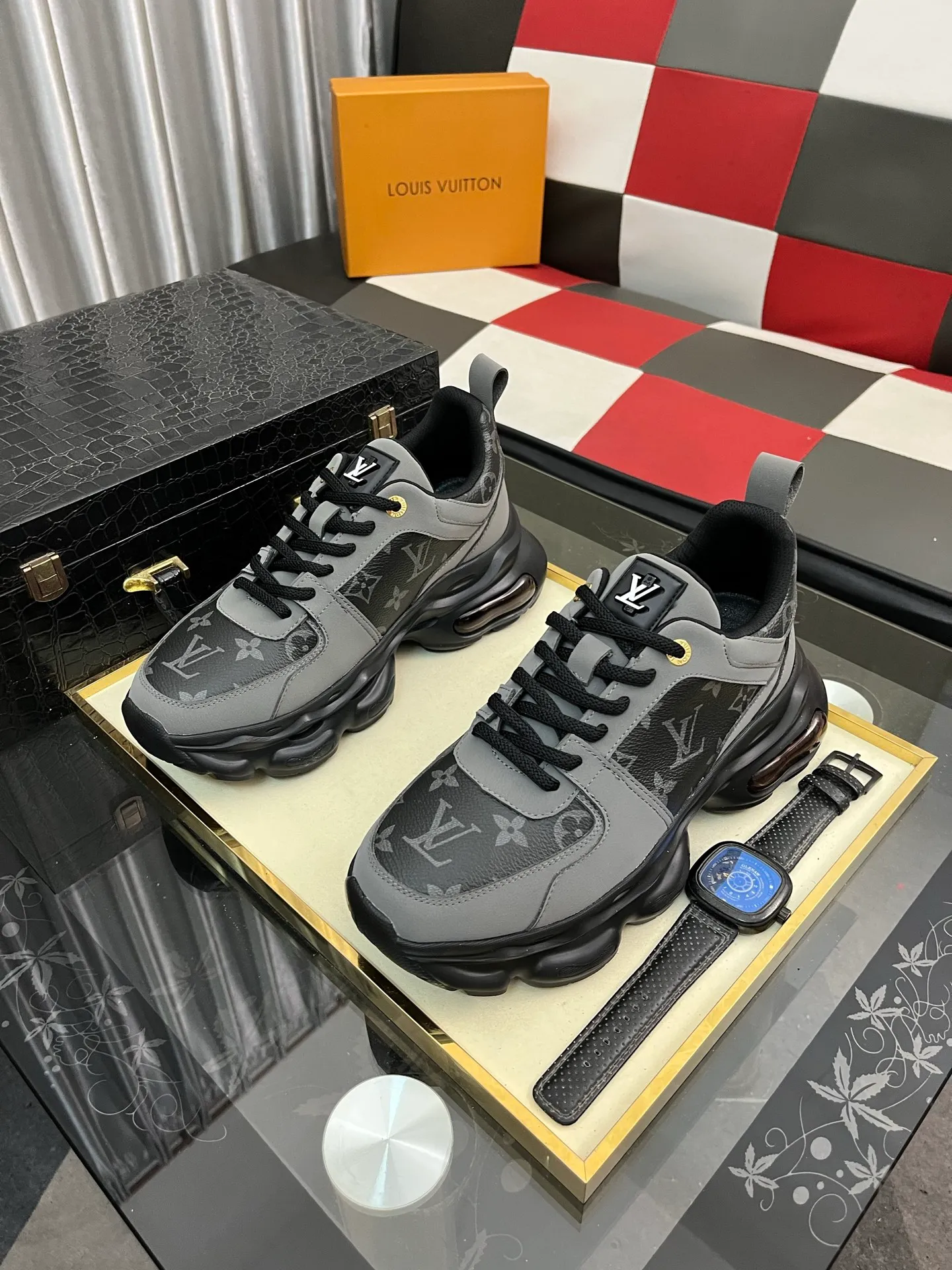 Men's shoes 💰458⌚️⌚️LV Louis Vuitton. The latest trendy casual shoes are popular in physical stores in sizes 38-44. New spring and summer comfortable imported custom original cowhide, unique jacquard fabric element design. Paired with sheepskin lining, Lv original bottom, [taiyang][taiyang] high-end packaging and high quality💪Details determine the quality, you can enter and leave the counter at will, welcome to compare🇮🇹
